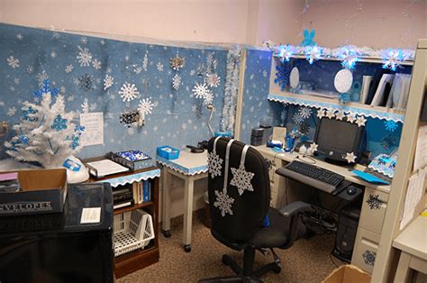 Holiday Decorations in the Office: How Much is Too Much Cheer? | Corporate Class Inc.