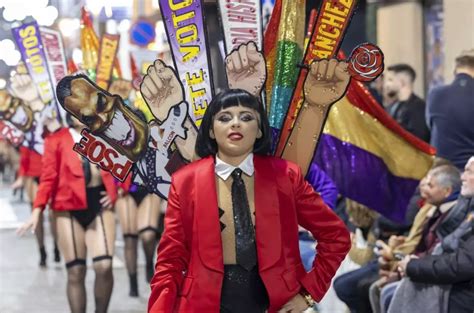 Niños Bdsm En Lencería Y Con Pezoneras El Polémico Carnaval De Torrevieja