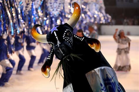 Festival De Parintins Anima Milhares Com Seu Colorido Tradicional Na