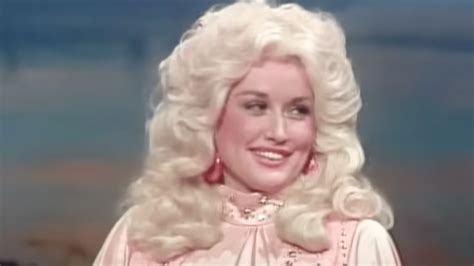 Dolly Parton Tells Johnny Carson Why Her Husband Doesnt Watch Her Perform