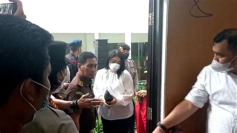 Hakim Jatuhkan Vonis Tahun Penjara Bagi Putri Candrawati