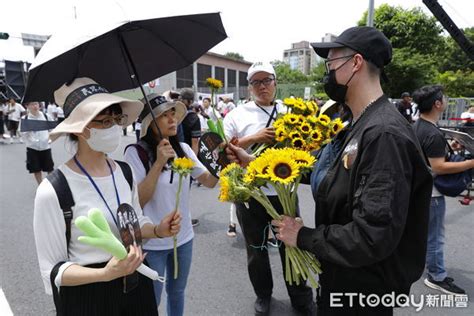 民眾黨519遊行發2000顆芭樂 「蔥粉」送向日葵：黃國昌從未背棄太陽花 Ettoday政治新聞 Ettoday新聞雲