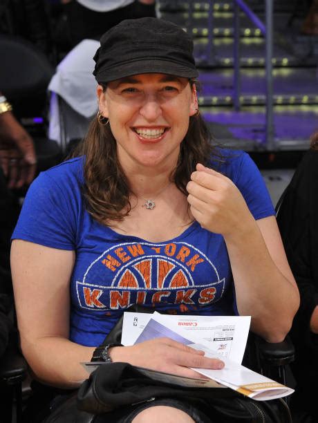 Mayim Bialik Brasil On Twitter Mayim Assistindo Os Lakers Jogando