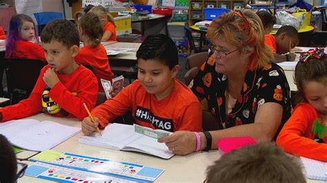 Averys Creek Elementary Teacher Turns Paper Pumpkins Into Positive Message