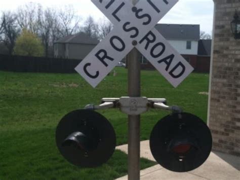 Railroad Crossing Lights - Hackster.io