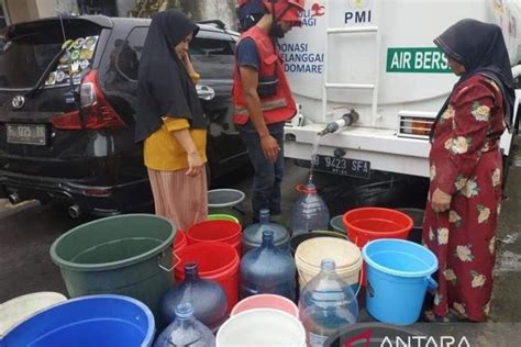 Pmi Sukabumi Siagakan Truk Tanki Untuk Atasi Kekeringan Dan Kesulitan