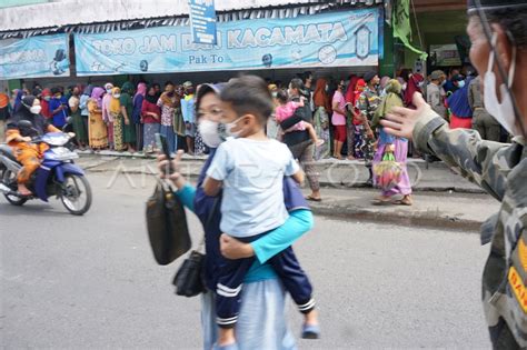 Operasi Pasar Minyak Goreng Antara Foto