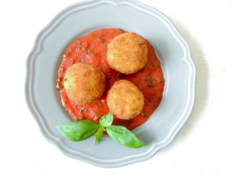 Arancini | Recipe in 2020 | Italian street food, Arancini, Food