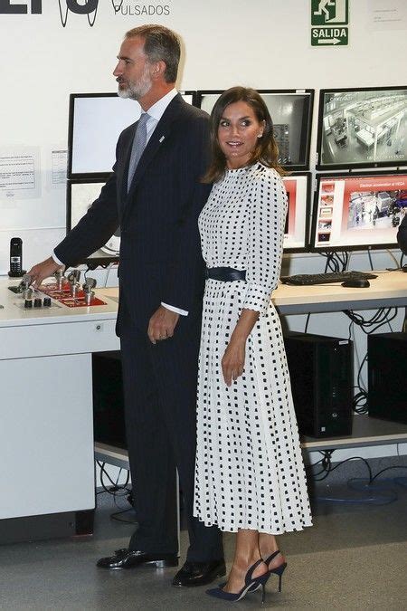 La Reina Leticia Sorprende Con Un Vestido De Massimo Dutti Tan Bonito