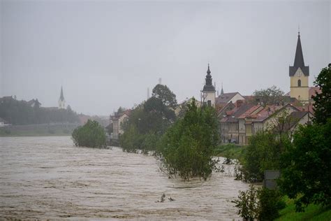 Slowenien Gefahr Von Erdrutschen Steigt Dammbruch Durch Unwetter