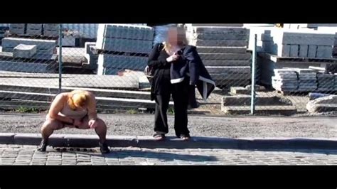 Miss Flashing Pisse En Pleine Rue Free Porn Da XHamster