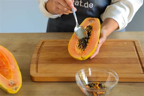 Papaya zubereiten richtig schneiden und schälen