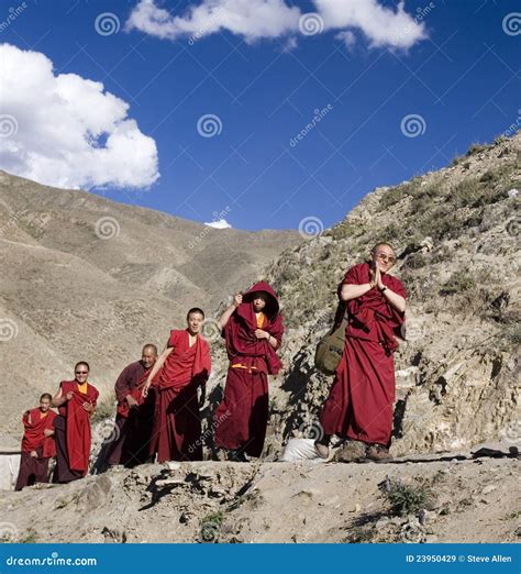 Tíbet Monjes Budistas Himalaya Imagen de archivo editorial Imagen