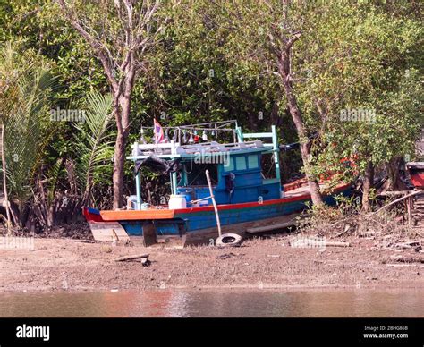 Thailand Boat Builder Hi Res Stock Photography And Images Alamy