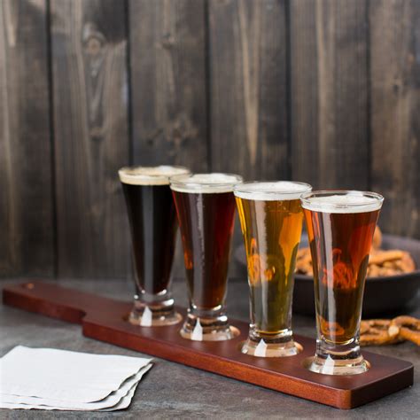 Libbey Craft Brews Beer Flight Set 4 Pilsner Glasses With Red Brown Wood Paddle