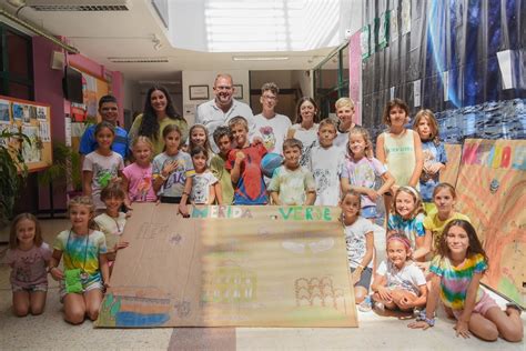 El Alcalde Visita El Campamento Multiaventura En La Piscina Del