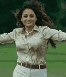 Braless And Bouncing S Tenor