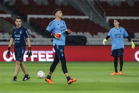 BERITA FOTO Intip Keseruan Latihan Emi Martinez Dkk Di Stadion GBK