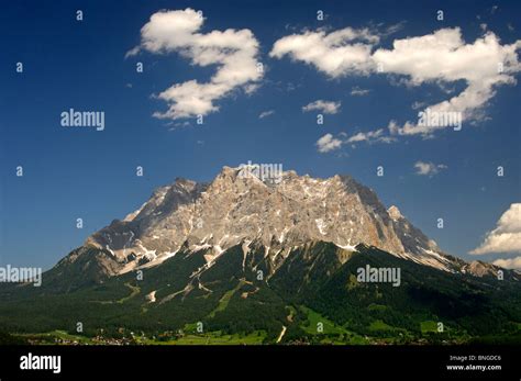 Zugspitze y wetterstein tirol zugspitze arena fotografías e imágenes de