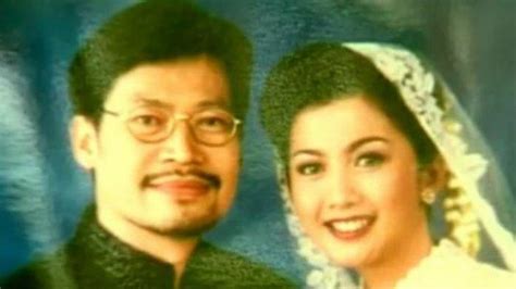 TERNYATA Ini Penyebab Desi Ratnasari Menjanda Selama 18 Tahun