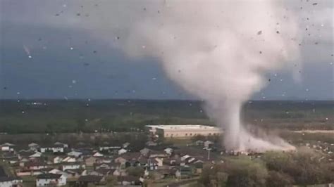 Tornado Deixa Rastro De Destrui O De Km No Estado Do Kansas