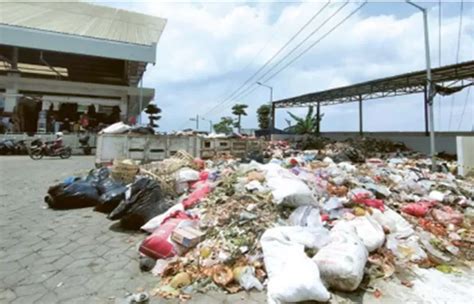 Sampah Pasar Induk Menggunung Dan Bau Busuk Radar Batu