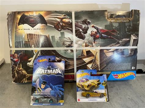 Hot Wheels Batmobile Ed Una Statuetta Di Superman Catawiki