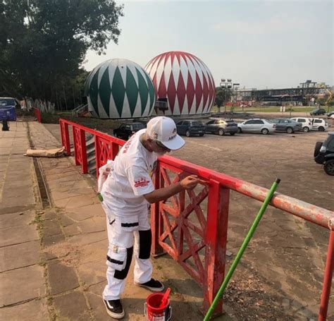 Esferas e muros do Parque Assis Brasil em Esteio são revitalizados