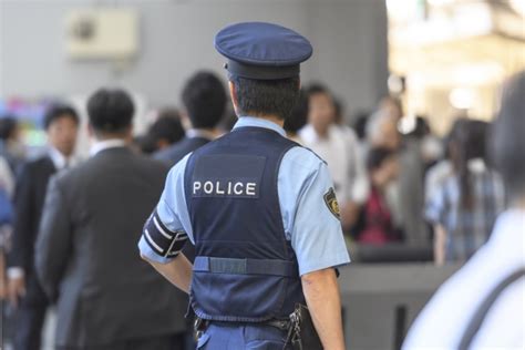 警察官の制服を実際に着てみると想像以上にすごかった