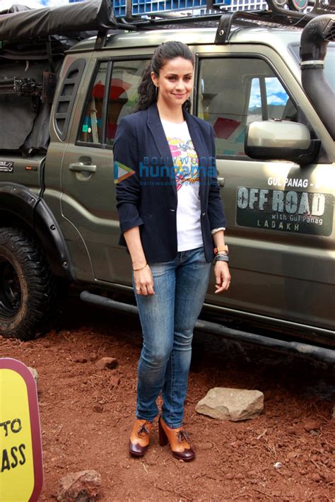 Launch Of Mahindra Discoverys Off Road With Gul Panag Ladakh Gul