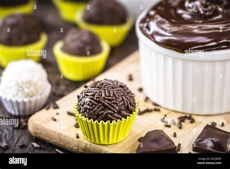 Brigadeiros O Nefinhos Dulces T Picos De Las Fiestas De Cumplea Os De