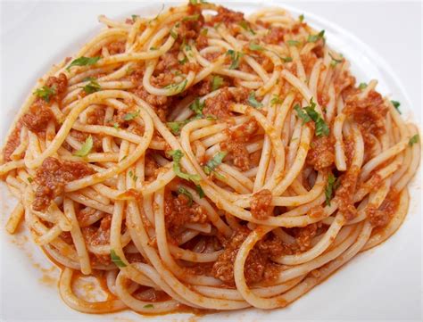 Spaghete cu sos de carne tocata Bunătăți din bucătăria Gicuței