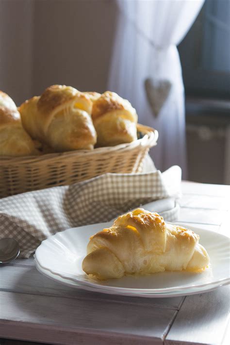 Cheesy Garlic Bread Rolls - A Teaspoon of Sunshine