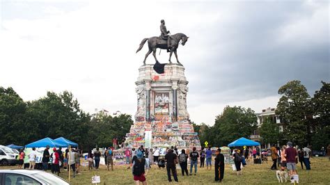 Richmond judge extends order blocking removal of Robert E. Lee statue