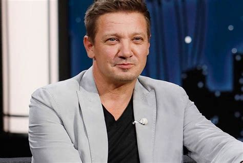 Jeremy Renner recebe alta após sofrer acidente Roberta Jungmann