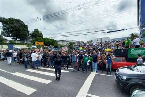 Professores ignoram decisão judicial e deflagram greve no Amazonas