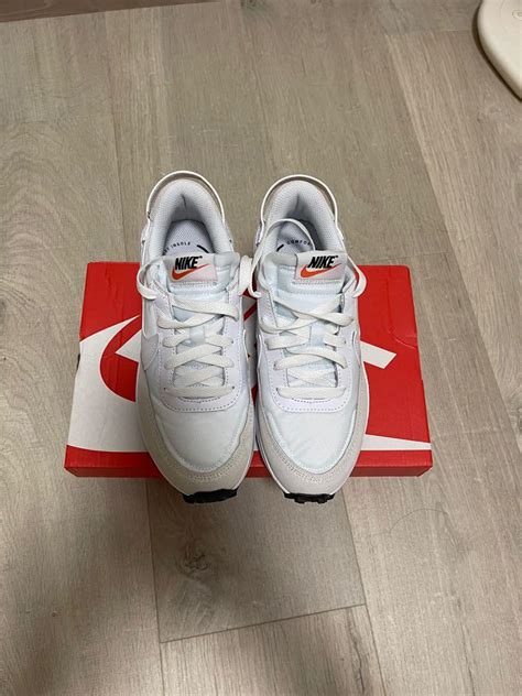 Nike waffle Debut white US6 女裝 鞋 波鞋 Carousell