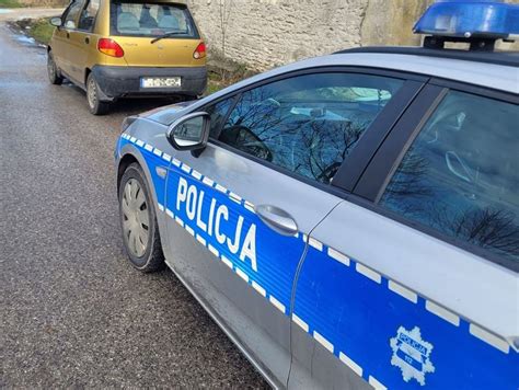 Nie zatrzymał się do kontroli i uciekał policji Pijany 53 latek wiózł