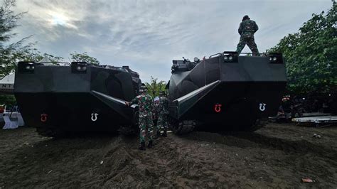 Tni Al Kerahkan Tank Amfibi Untuk Bongkar Pagar Laut Di Tangerang