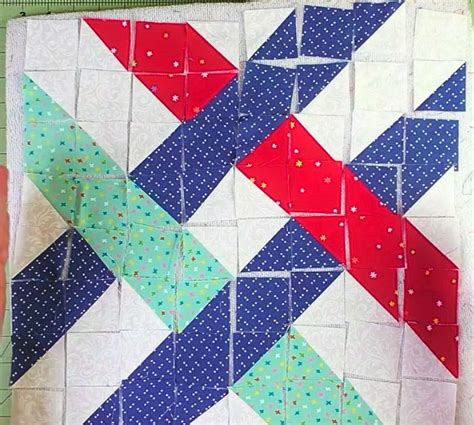 Beginner Friendly Lattice Square Quilt Block Tutorial