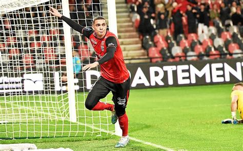 En Avant Guingamp Amine El Ouazzani Vainqueur De La Can U Avec Le