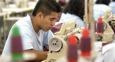 Bcr Empleo Formal Privado Creció 5 En Febrero Economia El Comercio PerÚ