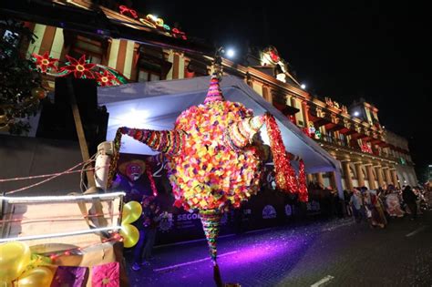 Más De 15 Mil Personas Iluminan Calles De Xalapa En Desfile Navideño