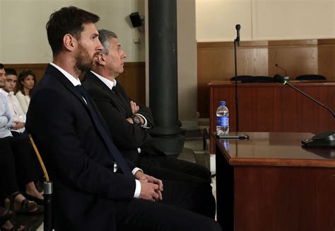 Messi y su padre, condenados a 21 meses de cárcel