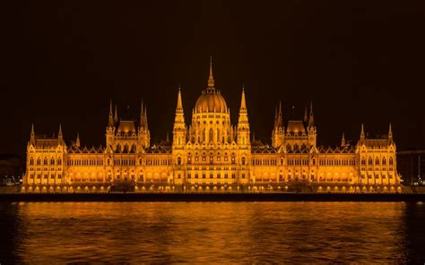 Premium Photo | Budapest parliament at night