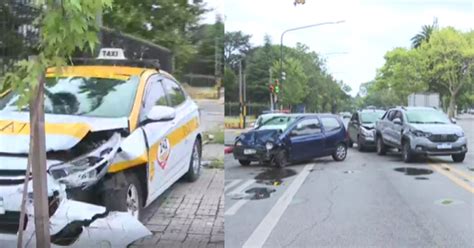 Choque múltiple en el Prado involucró 4 vehículos y dejó 2 heridos