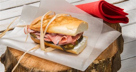 Panino Alla Mortadella Caprino E Zucchine Grigliate