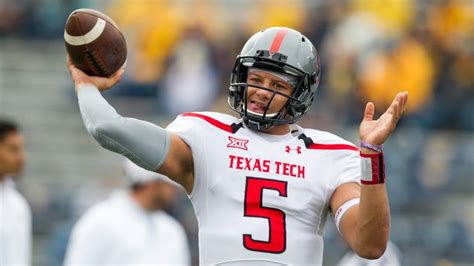 Texas Tech QB Patrick Mahomes Scrambles, Throws TD Pass | CelebNest