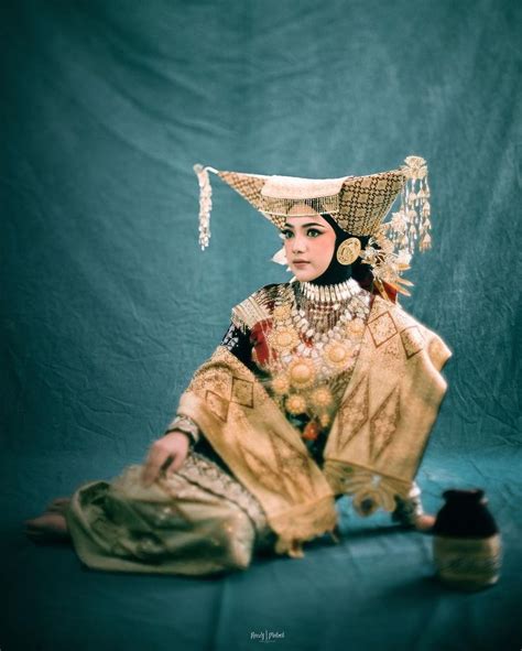 Minangkabau Indonesia Traditional Attire Di Pakaian