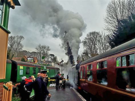 Watercress Line - Photo "Christmas Express, Watercress Line" :: Railtracks UK